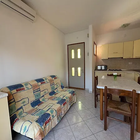 Small House With Balcony Διαμέρισμα *