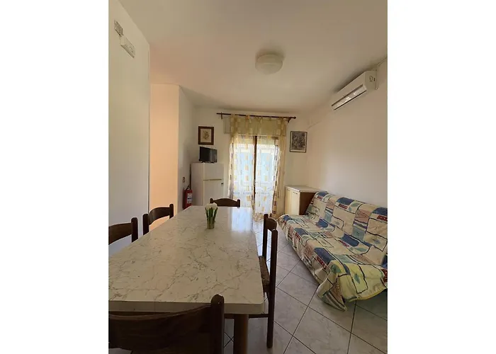 Apartman Small House With Balcony